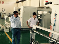 2015年7月7日,美國Ramiro先生向山東贏創機械有限公司訂購高精度復合機一臺。并于近日報關、裝船發運。Ramiro先生對中國的高精度復合機生產廠家進行了大量的調研和實地考察,最終選定山東贏創機械有限公司進行合作。?